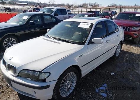 2002 BMW 330Xi z USA, uszkodzony, nr VIN WBAEW53482PG19763